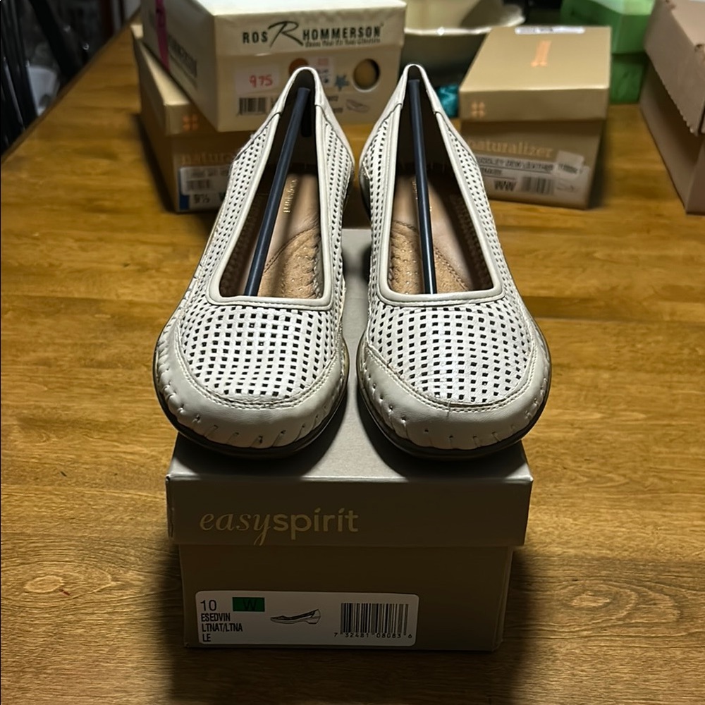 Easy Spirit Women's Beige Loafers